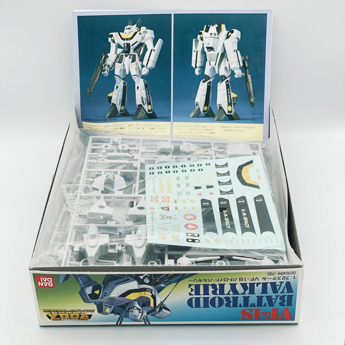Bandai Macross VF-1S Battroid Valkyrie 1/72 Model Kit