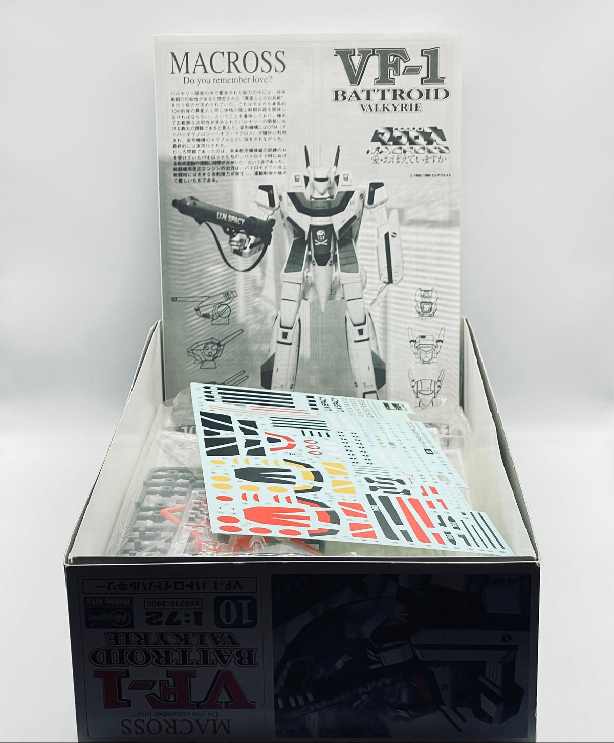 Hasegawa Macross VF-1 Battroid Valkyrie 1/72 Model Kit No. 10