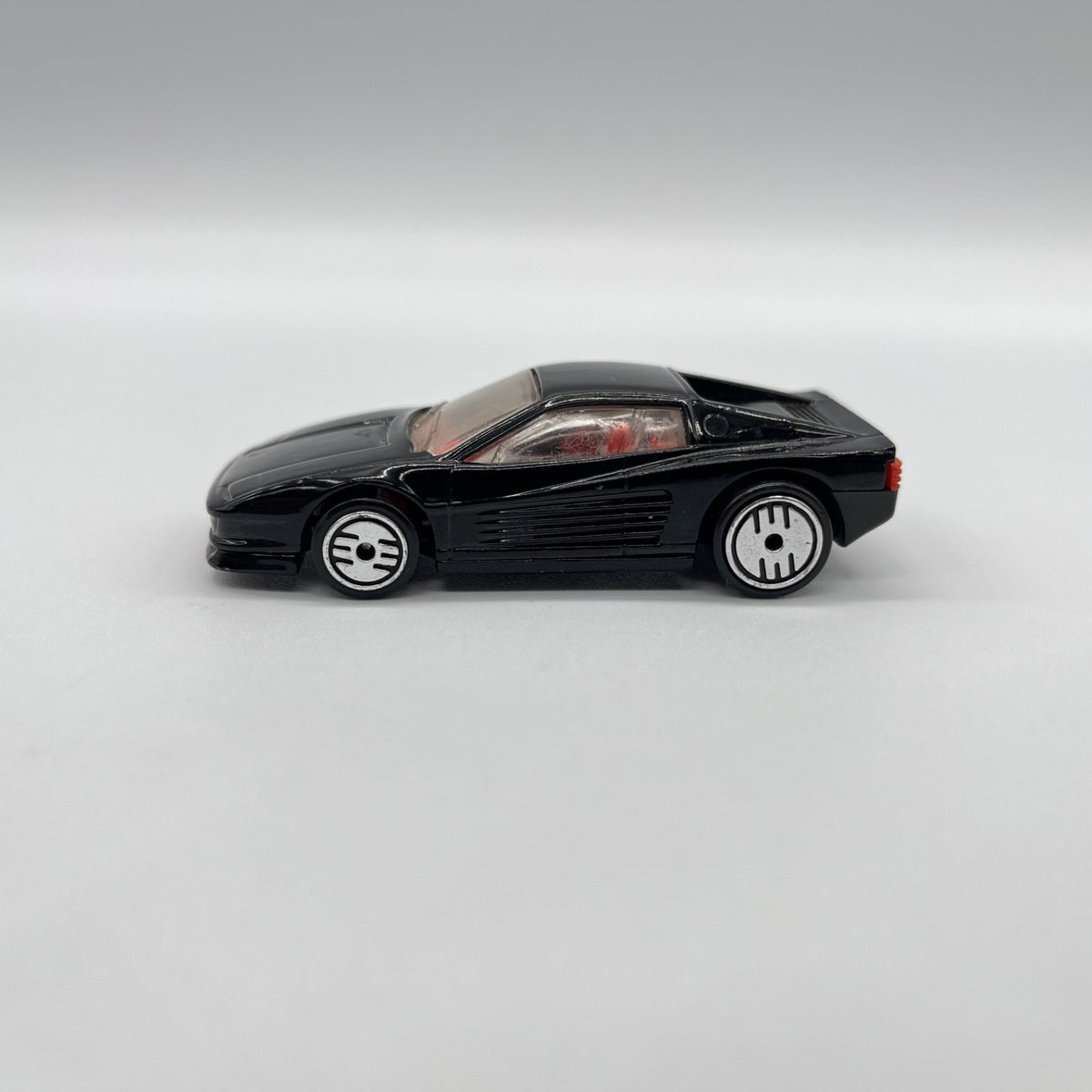 1987 Hot Wheels #1897 - 1986 FERRARI TESTAROSSA – Ultra Hots Black w/ Red – VTG