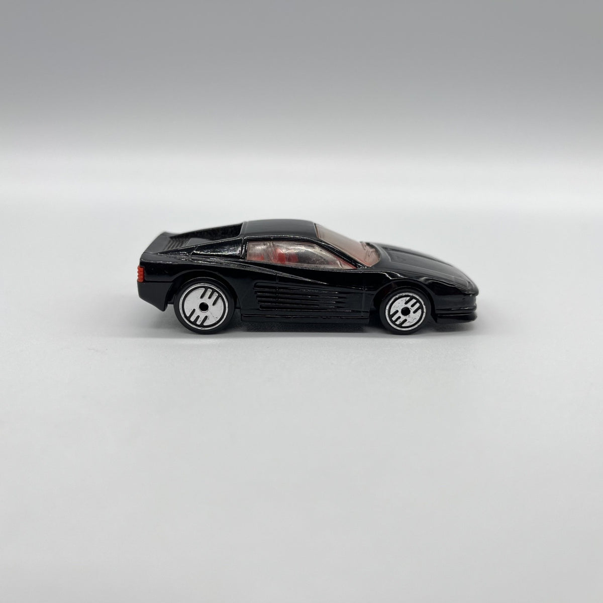 1987 Hot Wheels #1897 - 1986 FERRARI TESTAROSSA – Ultra Hots Black w/ Red – VTG