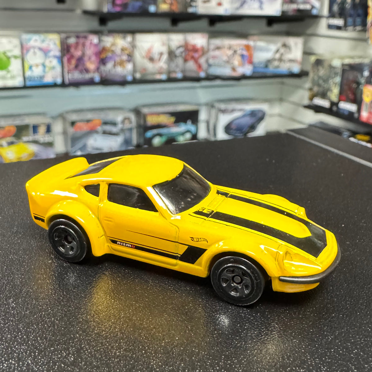2015 NISSAN FairLady Z yellow, black race stripes. Hot Wheels