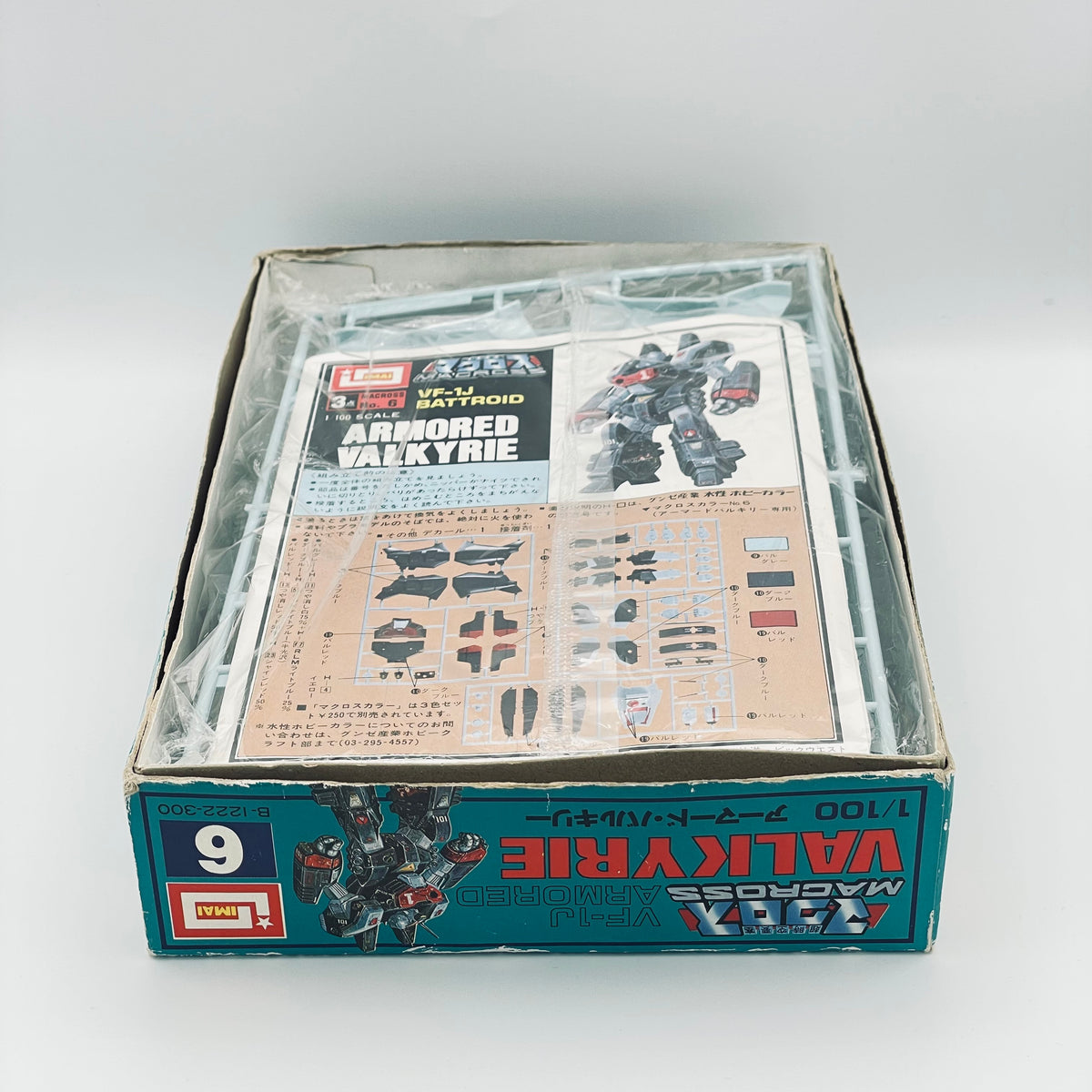 Imai Macross VF-1J Battroid Armored Valkyrie 1/100 Kit No. 6 - Teal Box
